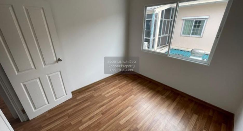 Casa adosada en venta de 3 habitaciones en Thanyaburi, Pathum Thani