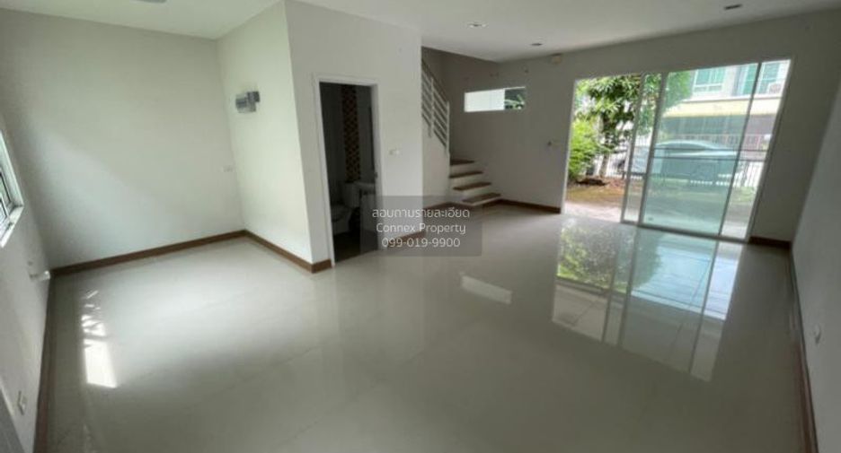Casa adosada en venta de 3 habitaciones en Thanyaburi, Pathum Thani