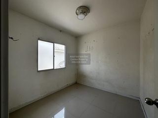 Casa adosada en venta de 3 habitaciones en Khlong Luang, Pathum Thani