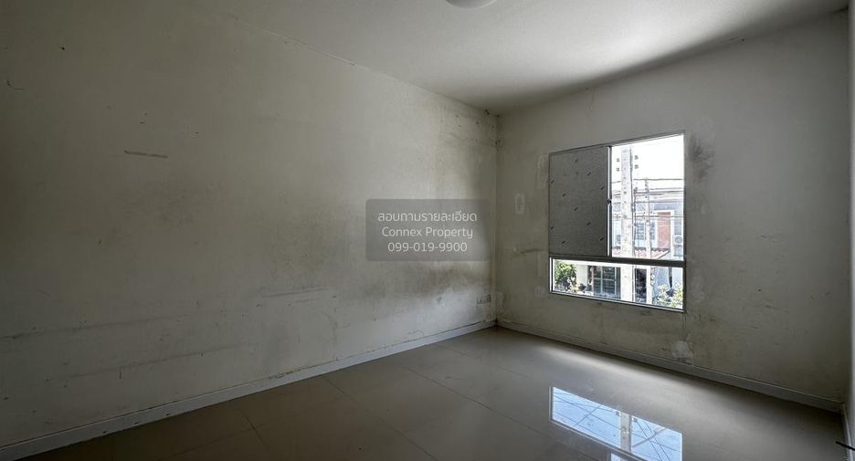 Casa adosada en venta de 3 habitaciones en Khlong Luang, Pathum Thani