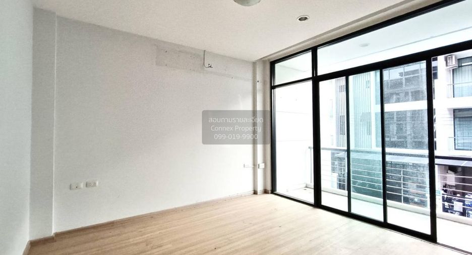 For sale 3 bedrooms townhouse in Mueang Nonthaburi, Nonthaburi