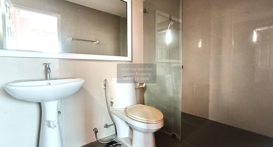 For sale 4 bedrooms townhouse in Mueang Nonthaburi, Nonthaburi