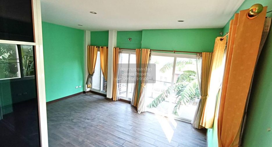 For sale 4 bedrooms townhouse in Mueang Nonthaburi, Nonthaburi