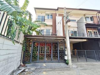 For sale 4 bedrooms townhouse in Mueang Nonthaburi, Nonthaburi