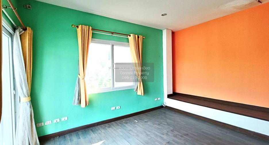 For sale 4 bedrooms townhouse in Mueang Nonthaburi, Nonthaburi