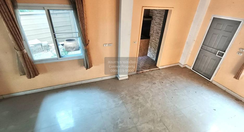 For sale 4 bedrooms townhouse in Mueang Nonthaburi, Nonthaburi