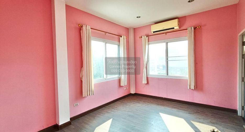 For sale 4 bedrooms townhouse in Mueang Nonthaburi, Nonthaburi