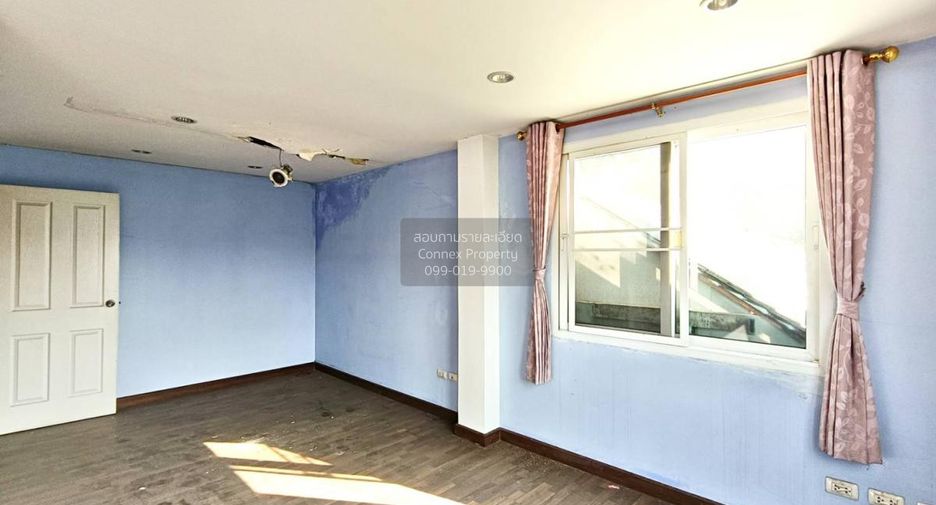 For sale 4 bedrooms townhouse in Mueang Nonthaburi, Nonthaburi