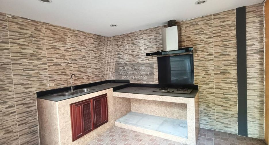 For sale 4 bedrooms townhouse in Mueang Nonthaburi, Nonthaburi