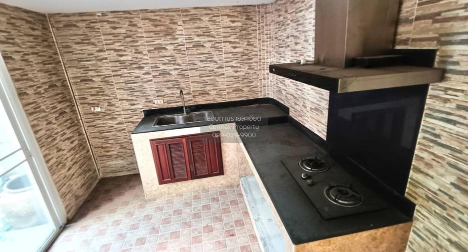 For sale 4 bedrooms townhouse in Mueang Nonthaburi, Nonthaburi