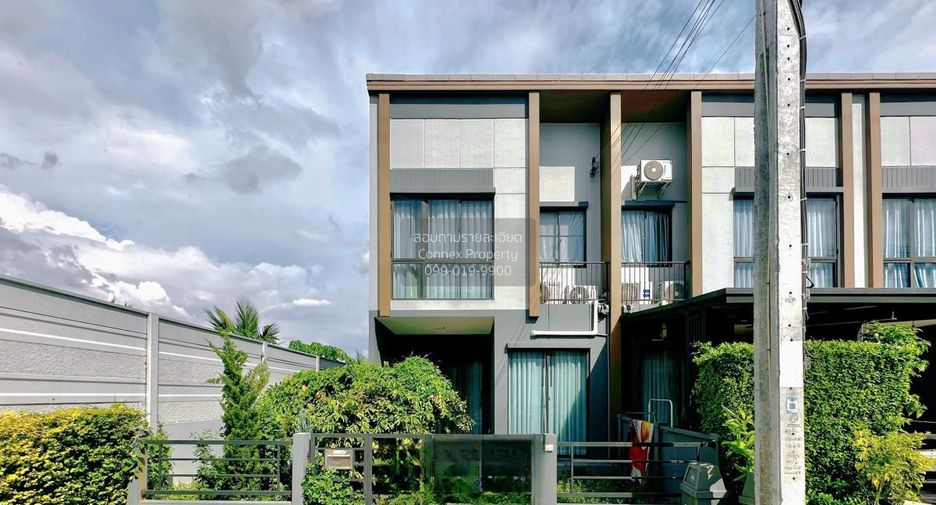 Casa adosada en venta de 3 habitaciones en Saphan Sung, Bangkok