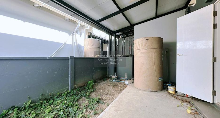 Casa adosada en venta de 3 habitaciones en Saphan Sung, Bangkok