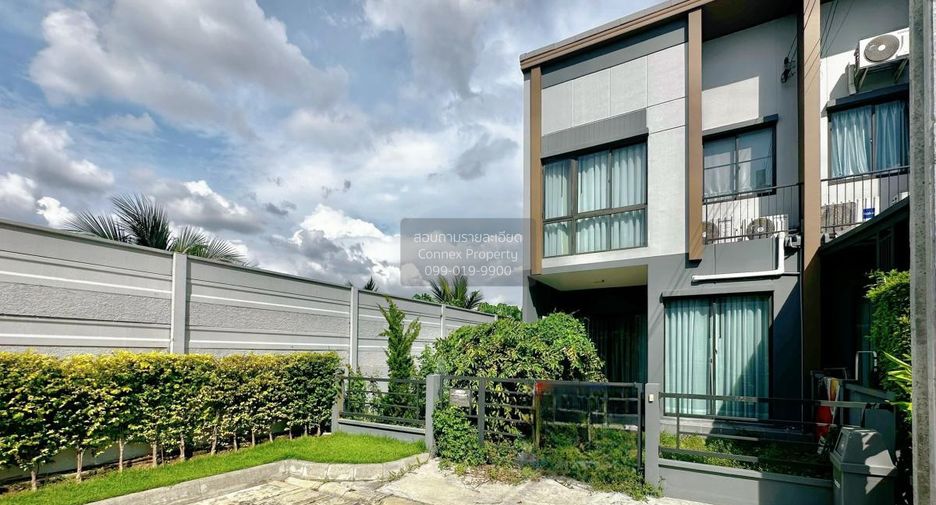 Casa adosada en venta de 3 habitaciones en Saphan Sung, Bangkok