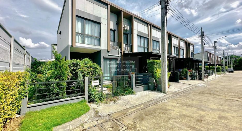 Casa adosada en venta de 3 habitaciones en Saphan Sung, Bangkok