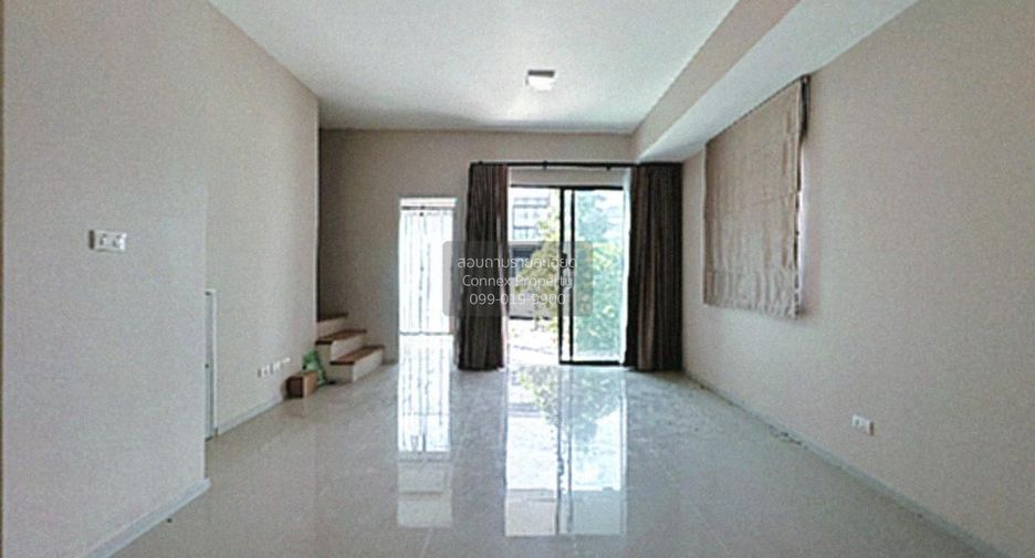 Casa adosada en venta de 3 habitaciones en Saphan Sung, Bangkok