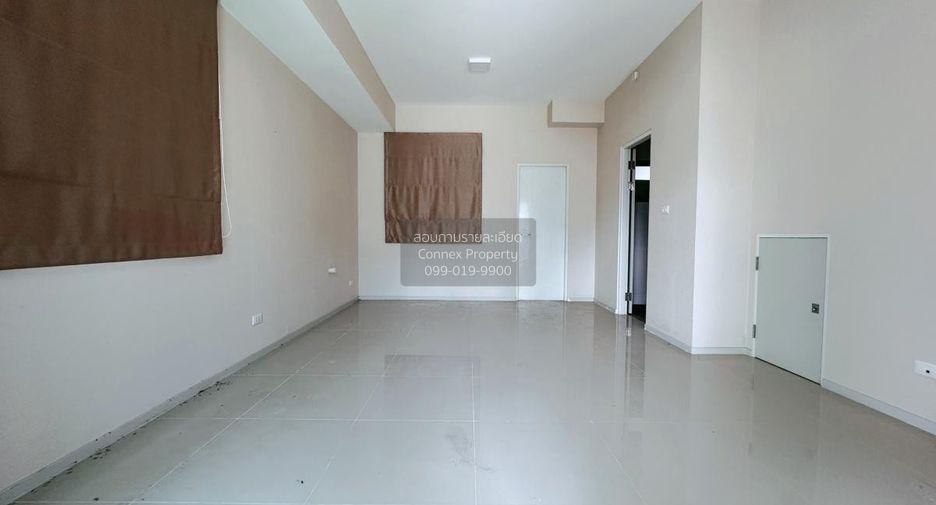 Casa adosada en venta de 3 habitaciones en Saphan Sung, Bangkok