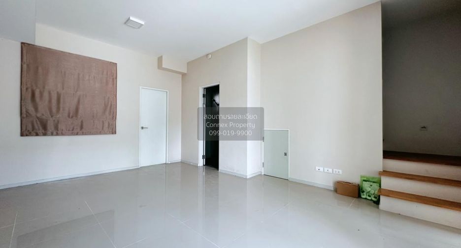 Casa adosada en venta de 3 habitaciones en Saphan Sung, Bangkok