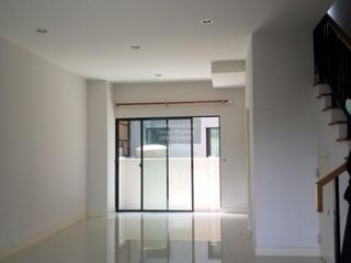 Продажа 3 спальни таунхаус в Сапхан Сунг, Бангкок