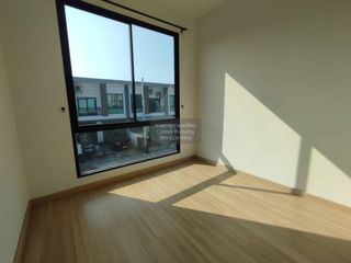 Casa adosada en venta de 3 habitaciones en Nong Khaem, Bangkok
