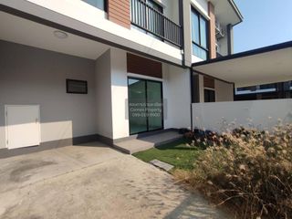 Casa adosada en venta de 3 habitaciones en Nong Khaem, Bangkok
