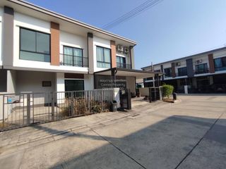 Casa adosada en venta de 3 habitaciones en Nong Khaem, Bangkok