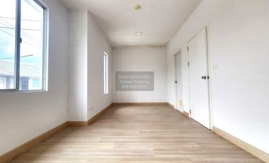 Reihenhaus zum Kauf mit 3 Zimmer in Phutthamonthon, Nakhon Pathom