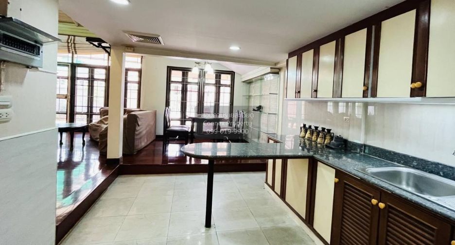 Casa en venta de 2 habitaciones en Phra Khanong, Bangkok