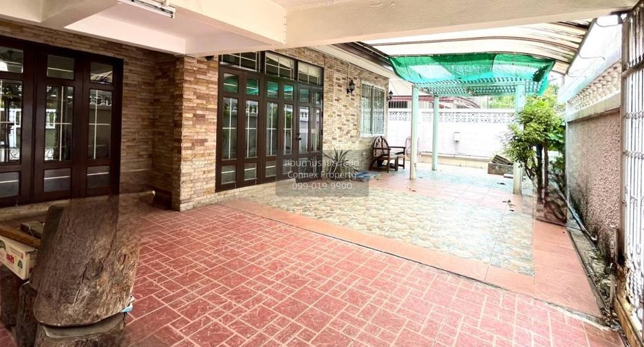 Casa en venta de 2 habitaciones en Phra Khanong, Bangkok