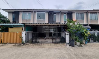 Reihenhaus zum Kauf mit 3 Zimmer in Phutthamonthon, Nakhon Pathom