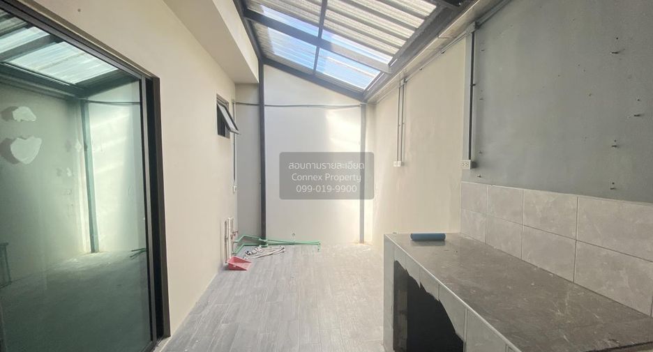 For sale 3 bedrooms townhouse in Bang Phli, Samut Prakan