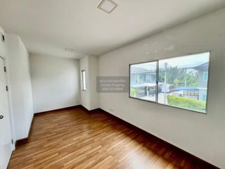 For sale 3 bedrooms townhouse in Mueang Samut Sakhon, Samut Sakhon