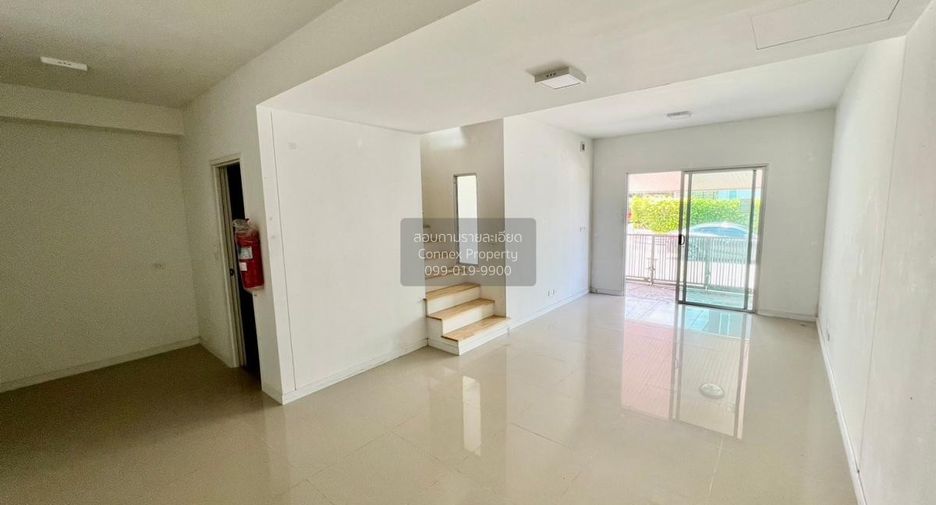 Casa adosada en venta de 3 habitaciones en Mueang Samut Sakhon, Samut Sakhon
