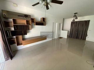 Casa adosada en venta de 4 habitaciones en Bang Bua Thong, Nonthaburi
