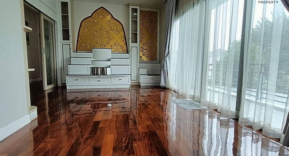 For sale 4 bedrooms house in Mueang Nonthaburi, Nonthaburi