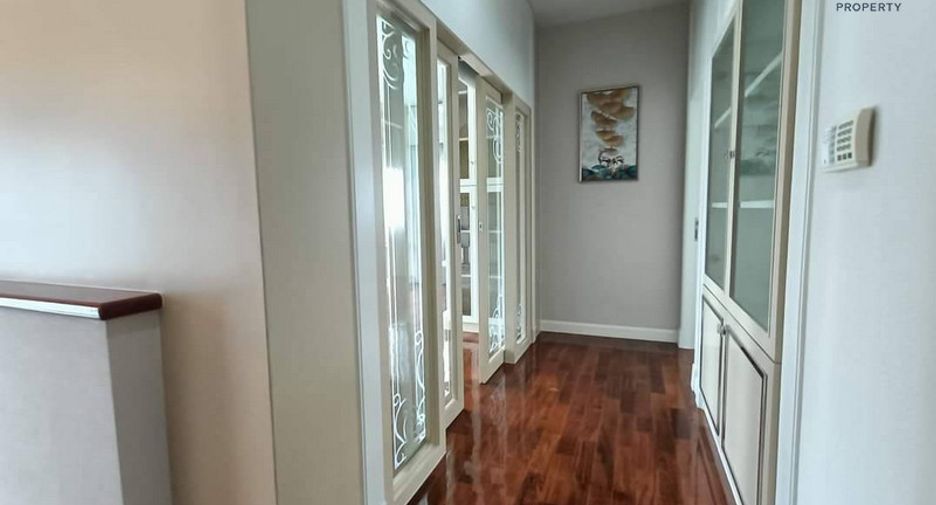 For sale 4 bedrooms house in Mueang Nonthaburi, Nonthaburi