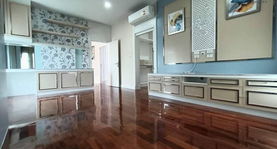 For sale 4 bedrooms house in Mueang Nonthaburi, Nonthaburi