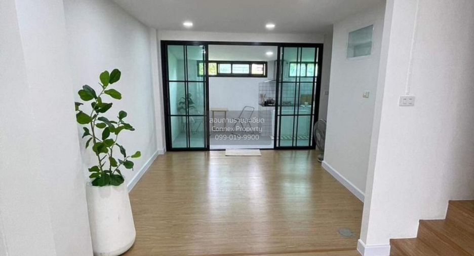For sale 4 bedrooms townhouse in Mueang Nonthaburi, Nonthaburi