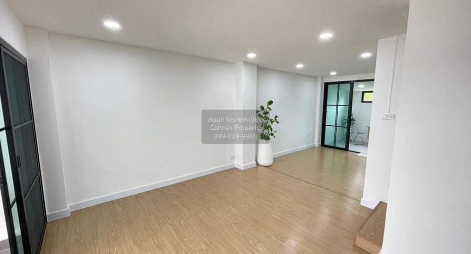 For sale 4 bedrooms townhouse in Mueang Nonthaburi, Nonthaburi