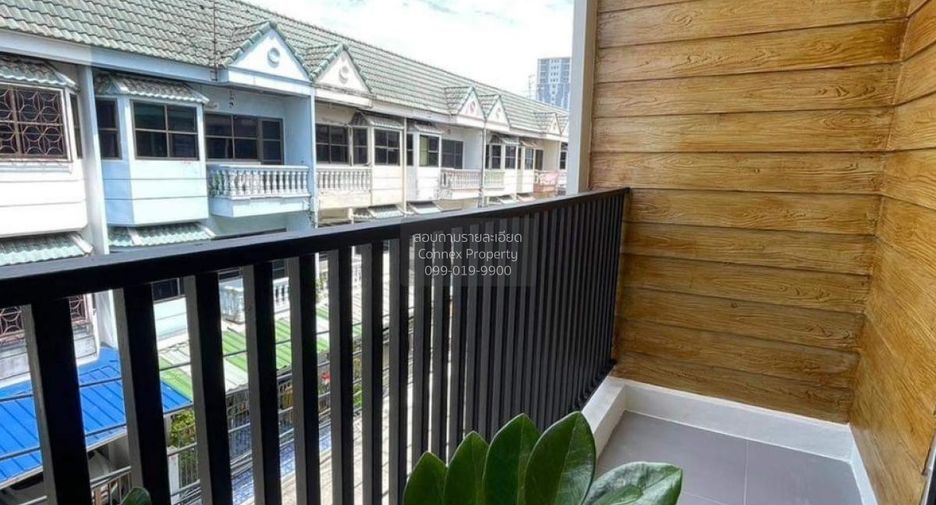 For sale 4 bedrooms townhouse in Mueang Nonthaburi, Nonthaburi