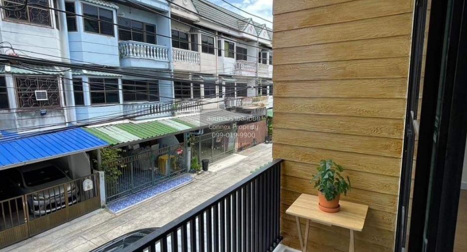 For sale 4 bedrooms townhouse in Mueang Nonthaburi, Nonthaburi