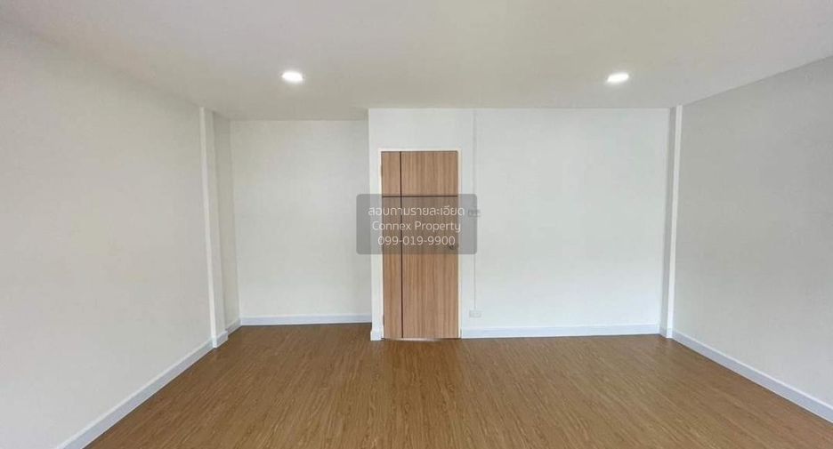 For sale 4 bedrooms townhouse in Mueang Nonthaburi, Nonthaburi