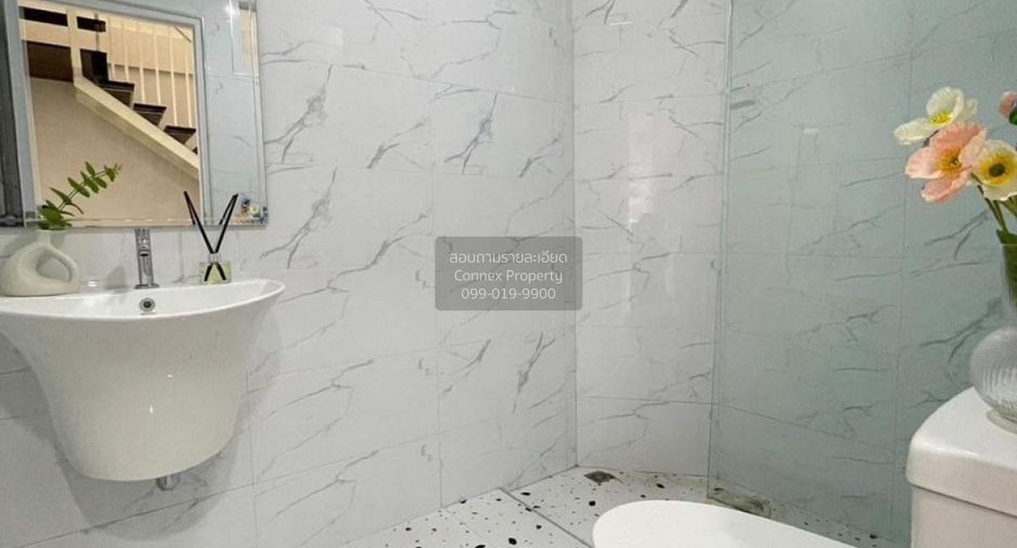 For sale 4 bedrooms townhouse in Mueang Nonthaburi, Nonthaburi