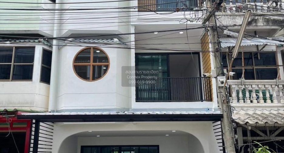 For sale 4 bedrooms townhouse in Mueang Nonthaburi, Nonthaburi