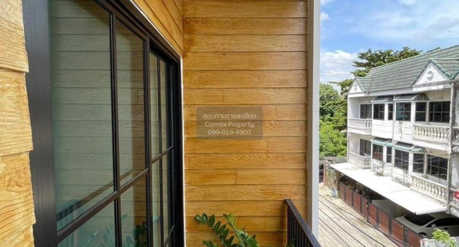 For sale 4 bedrooms townhouse in Mueang Nonthaburi, Nonthaburi