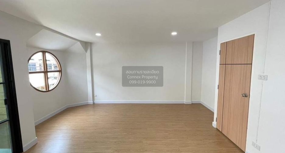 For sale 4 bedrooms townhouse in Mueang Nonthaburi, Nonthaburi
