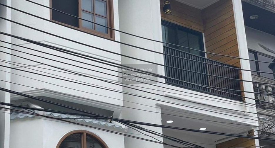 For sale 4 bedrooms townhouse in Mueang Nonthaburi, Nonthaburi
