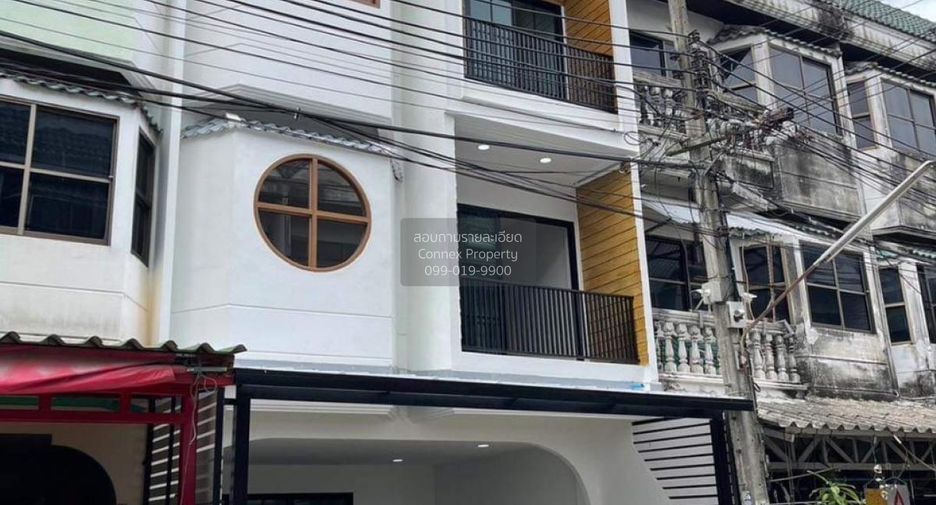 For sale 4 bedrooms townhouse in Mueang Nonthaburi, Nonthaburi