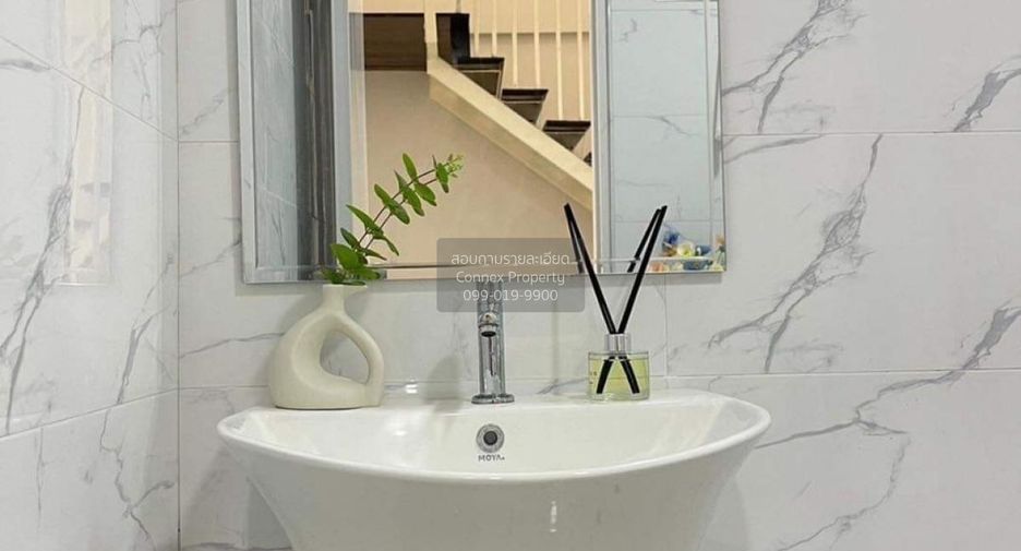 For sale 4 bedrooms townhouse in Mueang Nonthaburi, Nonthaburi