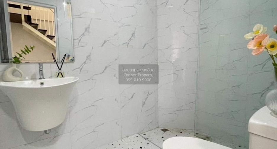 For sale 4 bedrooms townhouse in Mueang Nonthaburi, Nonthaburi