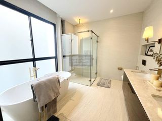 For sale 3 bedrooms house in Bang Kapi, Bangkok